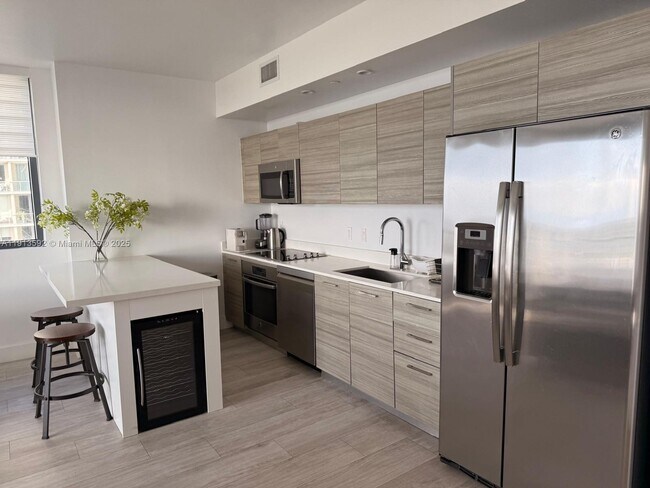 Foto del edificio - 121 NE 34th St