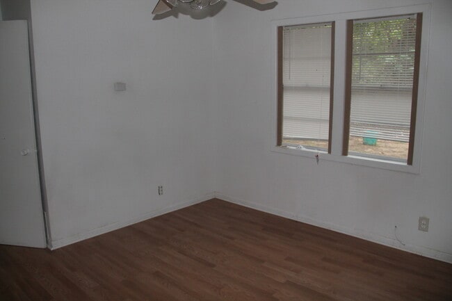 Building Photo - $1295. Simple small house. Great value for...