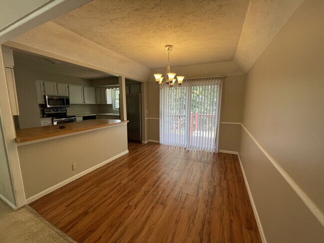 Foto del edificio - 15112 Lincoln Cir