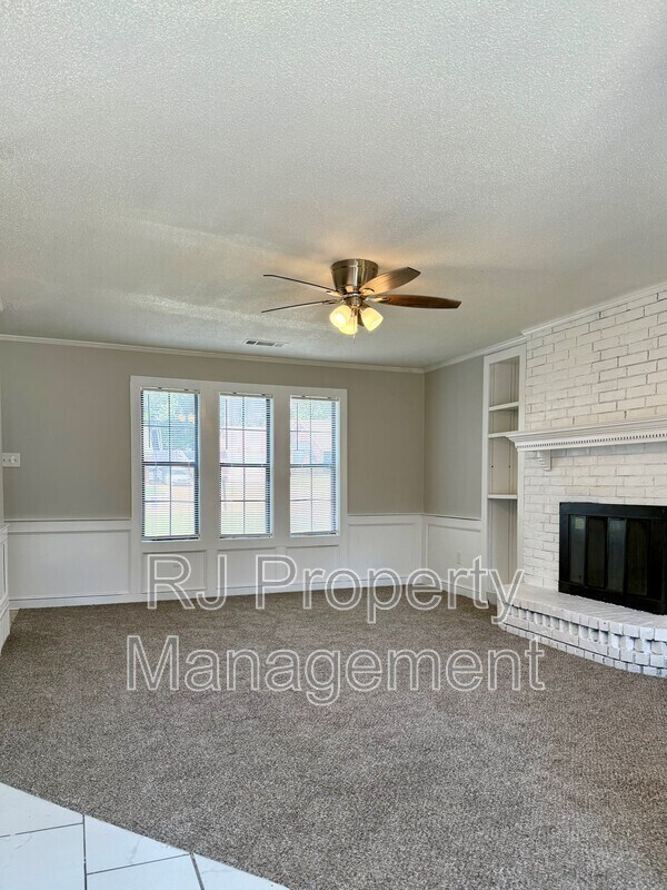 Building Photo - 3974 Almond Cove