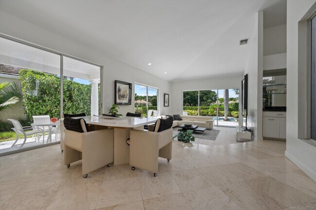 Foto del edificio - 2587 Muir Cir