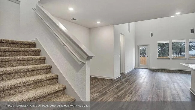 Building Photo - Room in House on Lubeck Dr