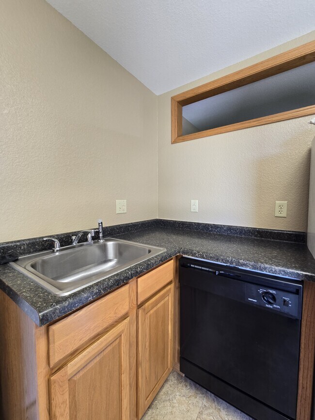 Foto del edificio - 613 N Andover Rd