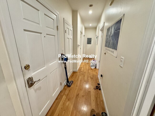 Foto del edificio - 322 Western Ave