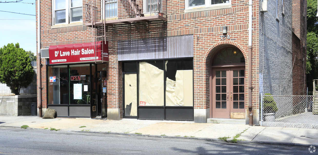 street level - 154 W Lincoln Ave