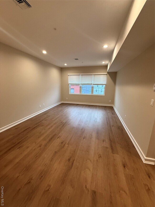 Building Photo - 122 Greenwich Ave