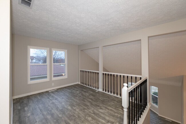 Foto del edificio - 3 bed 2.5 bath 2 story 2 car attached gara...