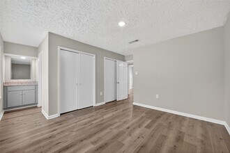 Building Photo - 5243 Wickview Ln