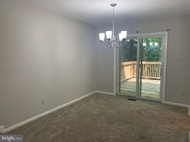 Building Photo - 9115 Lake Braddock Dr