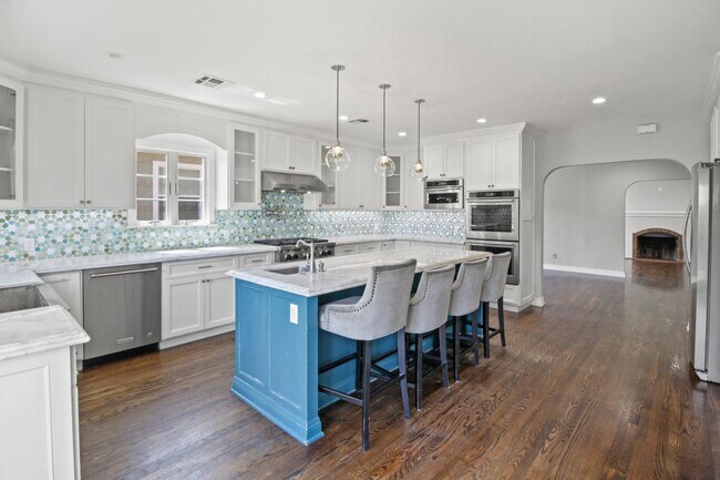 Foto del edificio - 2682 E Villa St