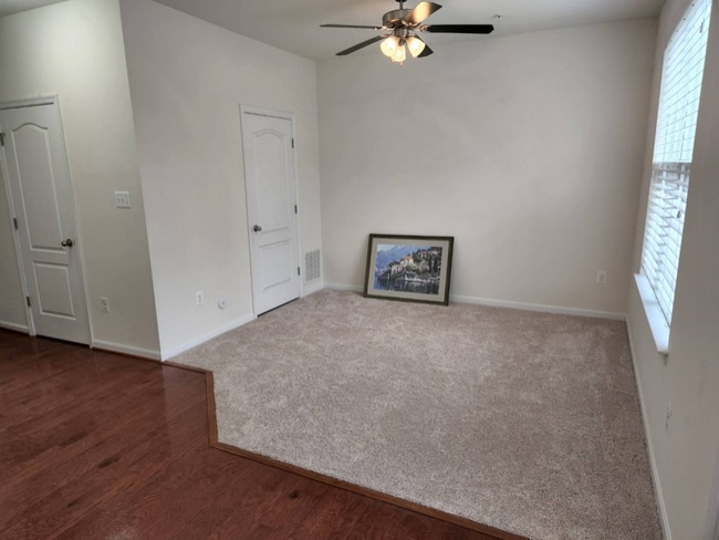 Building Photo - 220 Ironwood Manor Dr