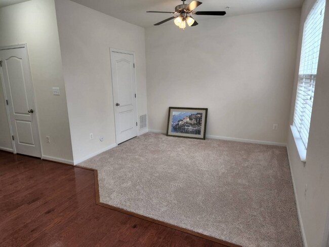 Foto del edificio - 220 Ironwood Manor Dr