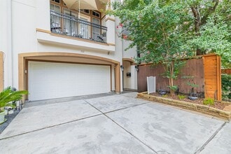 Building Photo - 702 Asbury St