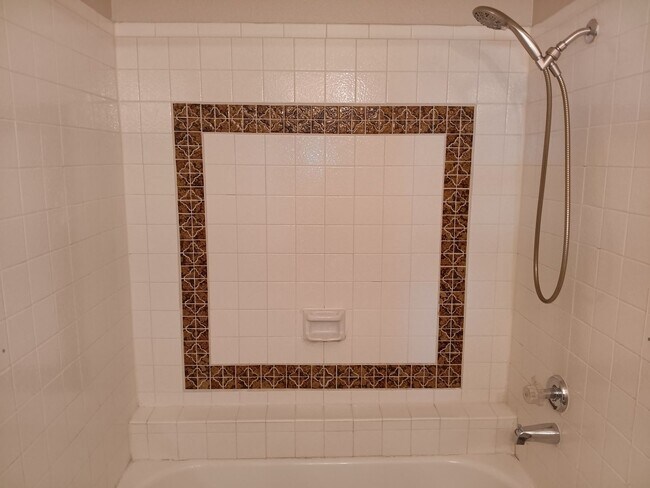 Building Photo - MOVE-IN SPECIAL! COZY 1 BEDROOM, 1 BATHROO...