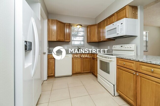Foto del edificio - 3 Bedroom Pet-Friendly Home in Deltona, FL...