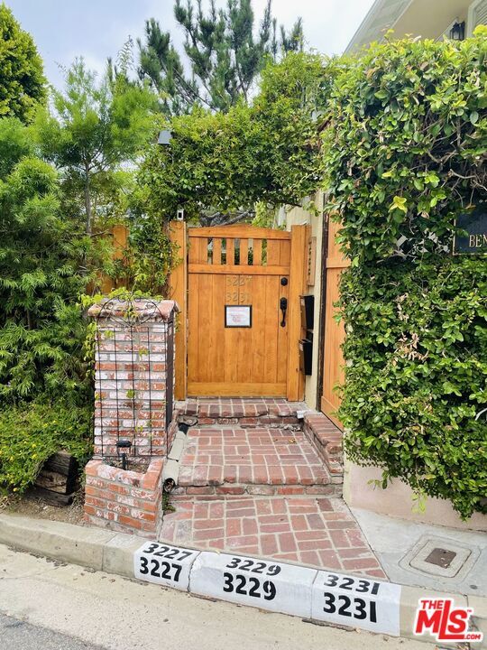 Foto del edificio - 3227 Bennett Dr