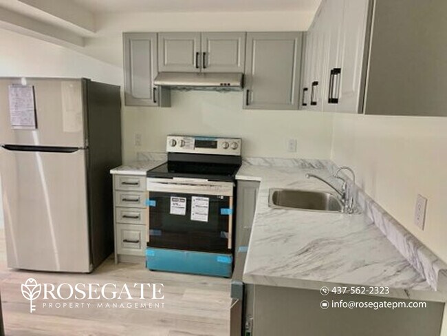 Photo du bâtiment - 2-Bedroom Basement Apartment with In-Unit Laundry & Parking – Pet Friendly – Kitchener