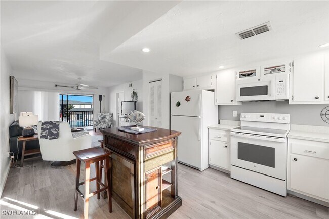 Foto del edificio - 16881 Davis Rd