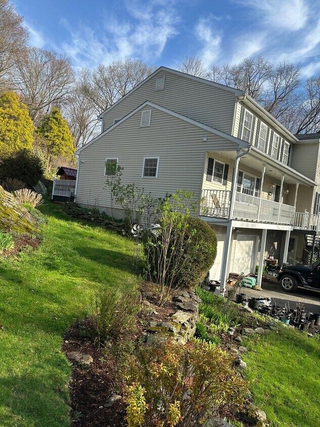 Foto del edificio - 717 Booth Hill Rd
