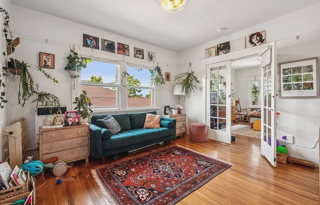Building Photo - 747 55th St