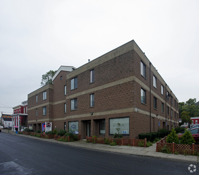 Building Photo - Anderson Gardens