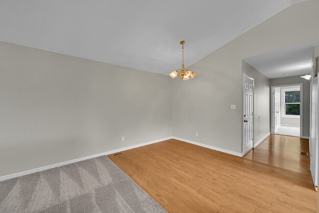 Building Photo - $2,490.95, 4 bed, 2.5 bath, located in Englewood