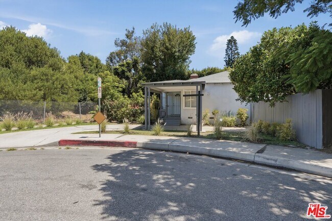 Building Photo - 2938 Kansas Ave