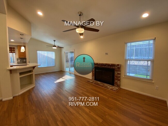 Building Photo - 3 bed 2 bath Orangecrest home Coming Soon