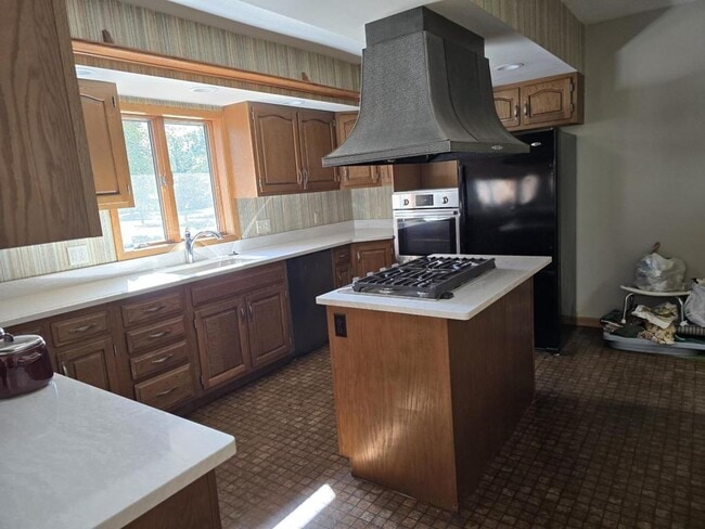 Building Photo - 827 Craite Ave