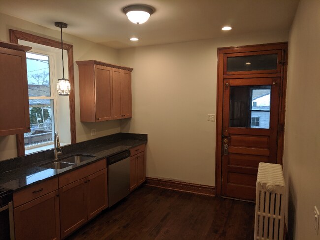 Foto del edificio - 1430 Maple Ave