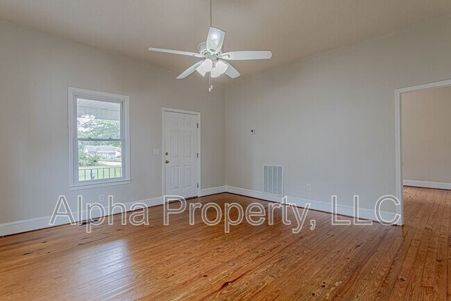 Building Photo - 7 25th St