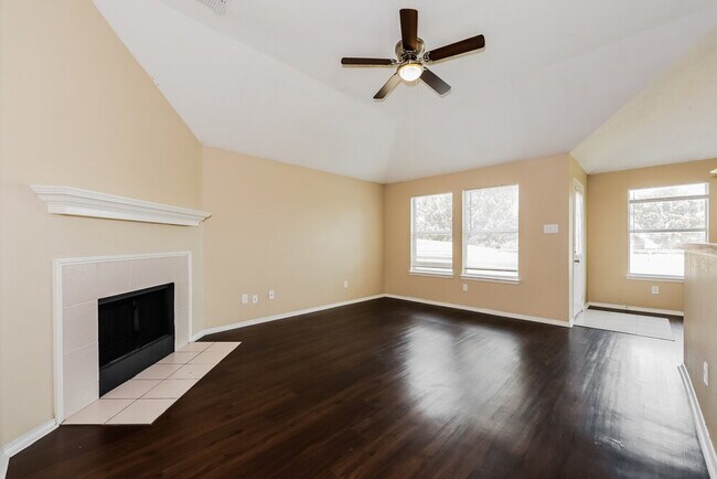Foto del edificio - 2021 Wildwood Dr