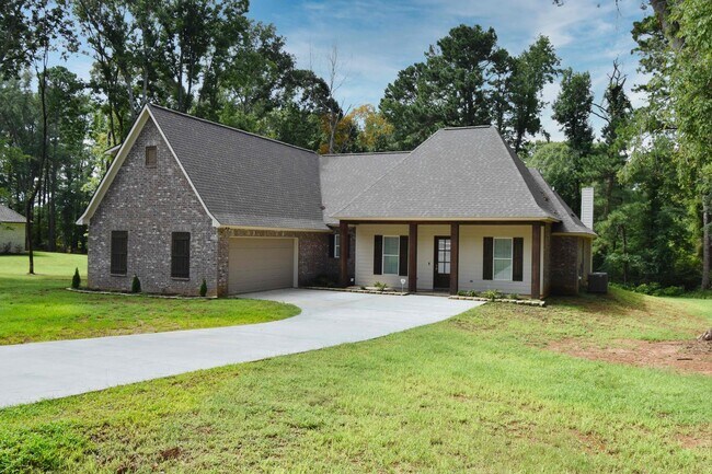 Foto del edificio - Beautiful 5 Bed 4 Bath Home in Ruston!