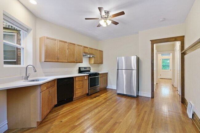 Foto del edificio - 6335 N Wayne Ave