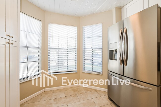 Foto del edificio - 1946 Larkwood Dr