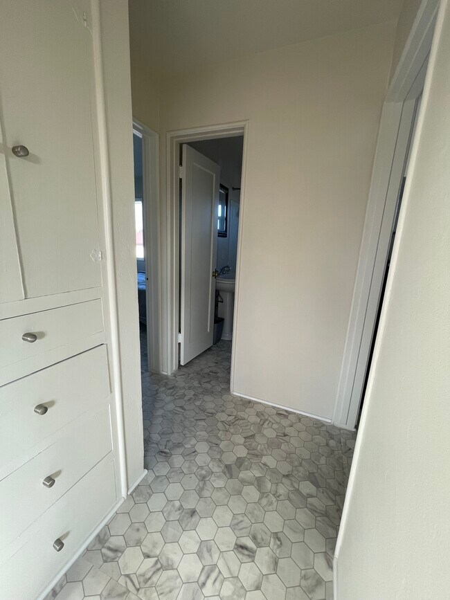 Foto del edificio - 4400 N Lakewood Blvd