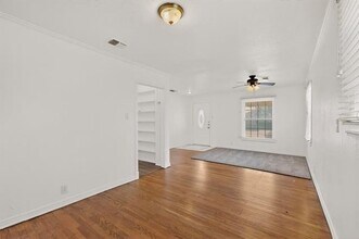 Building Photo - 4111 Kirby St