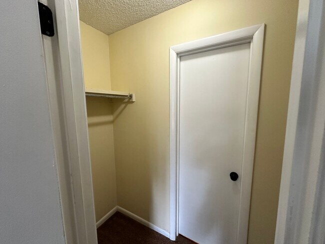 Foto del edificio - 3 Bedroom/2 Bath Townhouse in Excellent Lo...