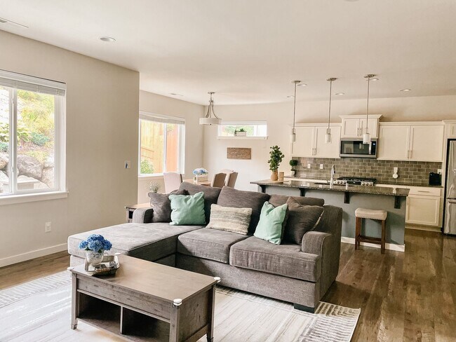 Foto del edificio - 4 Bedroom Home in Silverdale's Woodbridge Crossing!