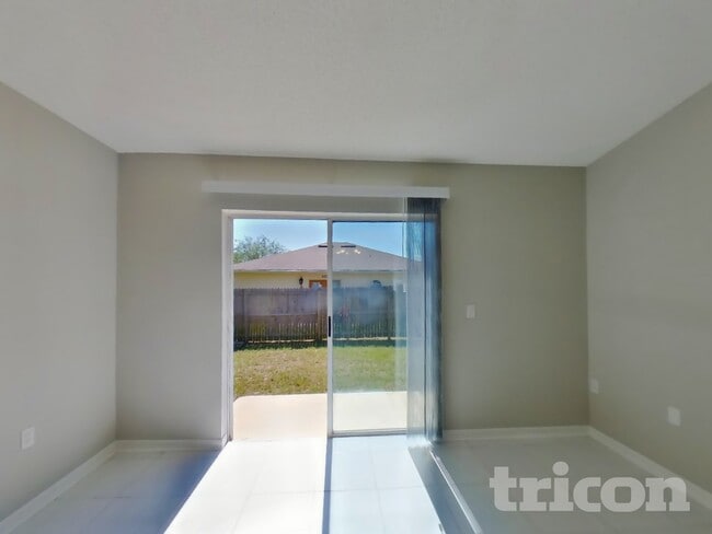 Foto del edificio - 7396 Prosperity Park Rd N