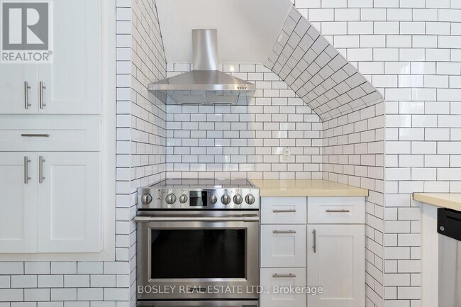 Building Photo - 308 S Kingsway