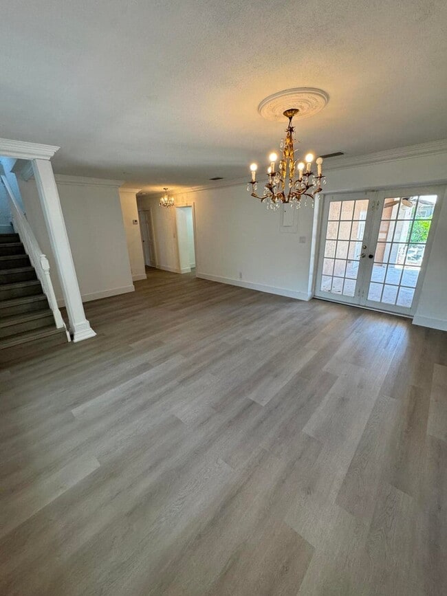 Building Photo - 330 Cypress Dr