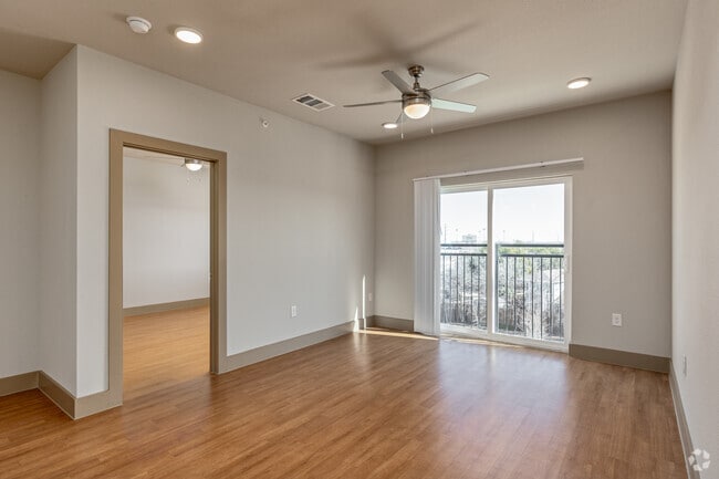 2BR, 2BA - 938SF | B1 - Quincy Court Apartments
