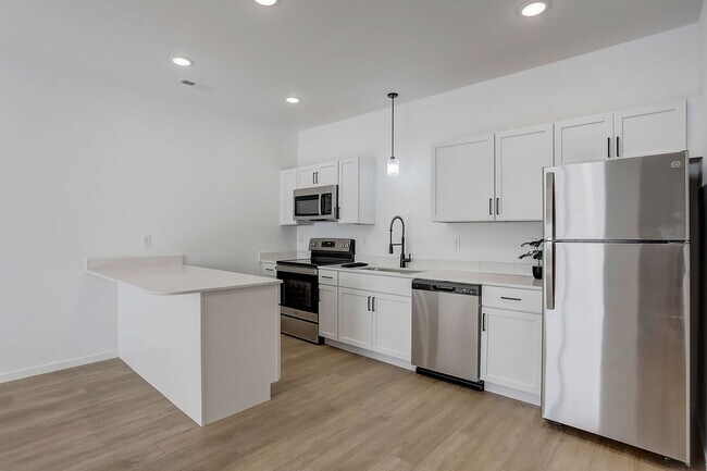 Building Photo - 303 Parkview Dr