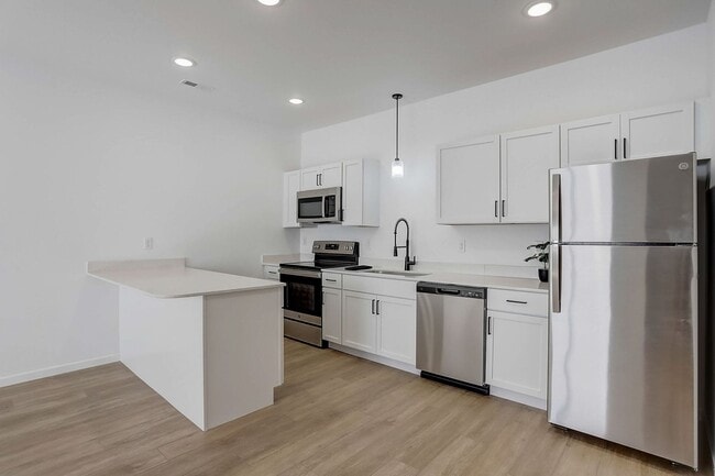 Building Photo - 304 Parkview Dr