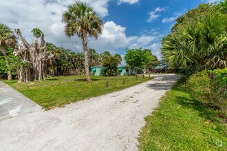 Building Photo - 4943 SE Flounder Ave