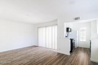 Building Photo - 2554 Olive Dr