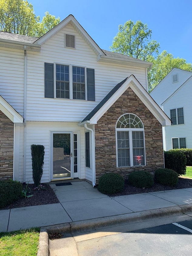 Foto principal - 209 Harris Rd