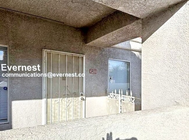 Building Photo - 5922 W Vegas Dr