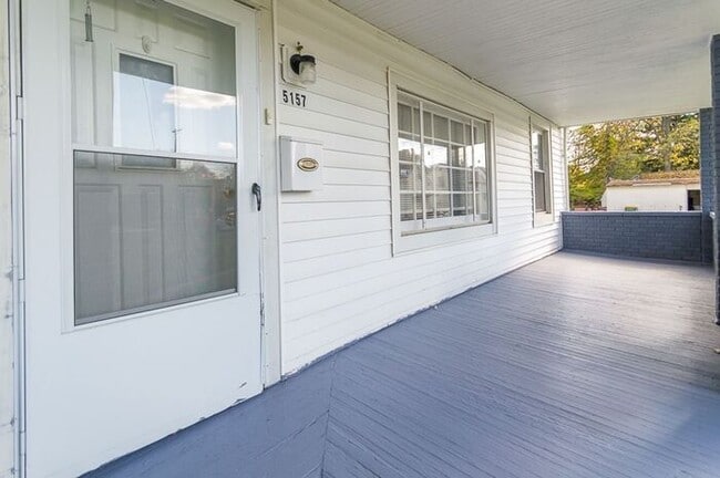 Building Photo - Spacious 3BD/1.5 BA Farmhouse in Maple Hts!